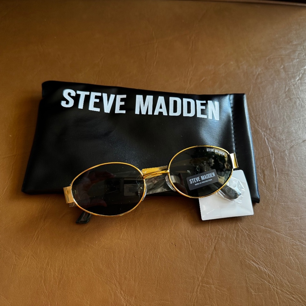 Steve Madden Mystie Sunglasses in Gold